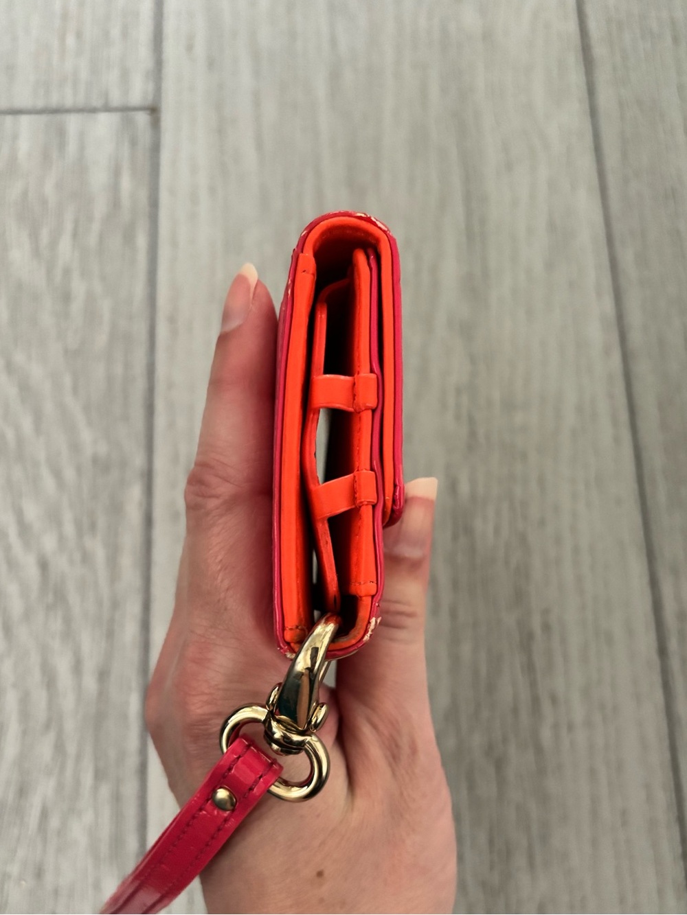Kate Spade wallet in pink patent. - Picture 5 of 11